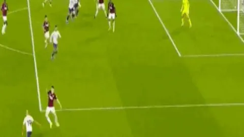 罗伯逊赛季表现耀眼，36胜47战领先，排名赛胜率突破至第三，澳洲关注焦点